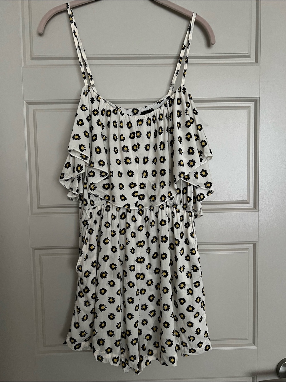 LF NWT daisy floral romper 8/small Summer Beach